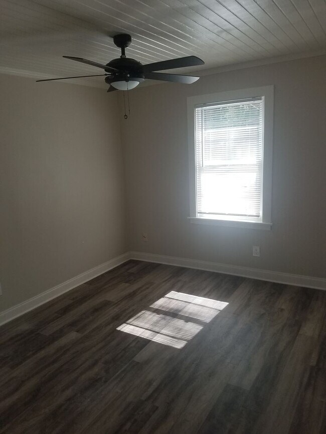 Building Photo - 4 Bed 2 Bath in Decatur!