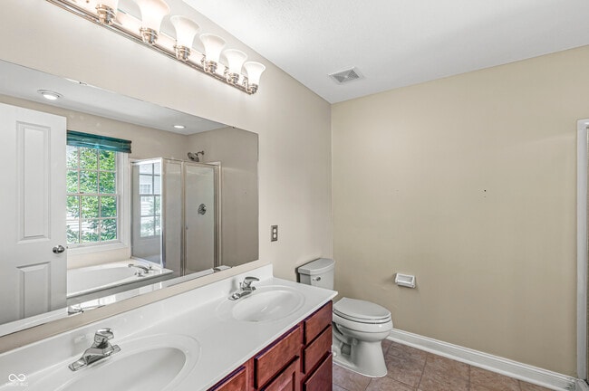 Building Photo - 12764 Edgemont Way