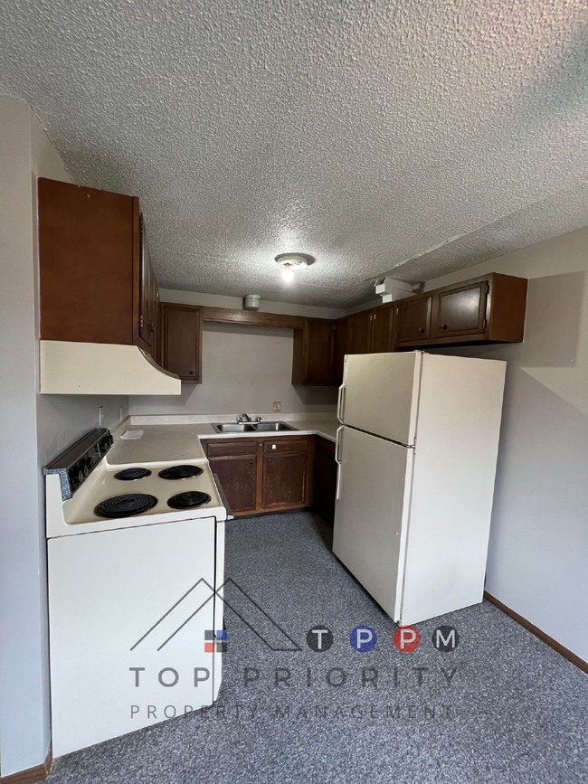 Building Photo - 1 Bedroom | 1 Bathroom Unit in Charles Cit...