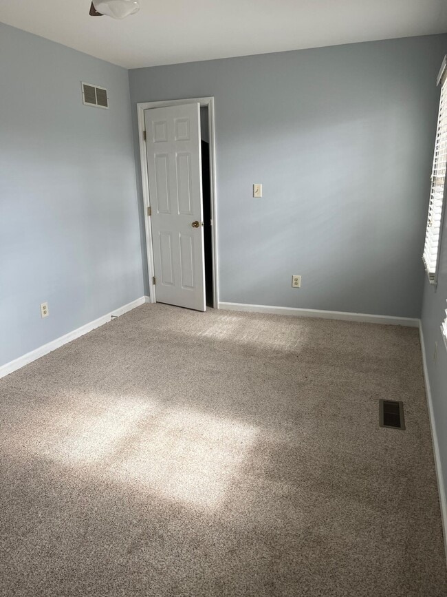 Building Photo - 929 Woodglen Ct