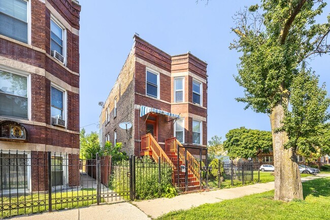 Building Photo - 4104 W 24th Pl