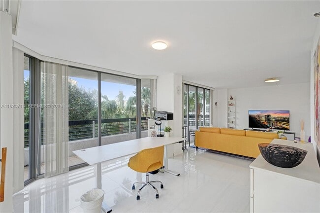 Building Photo - 3600 Mystic Pointe Dr