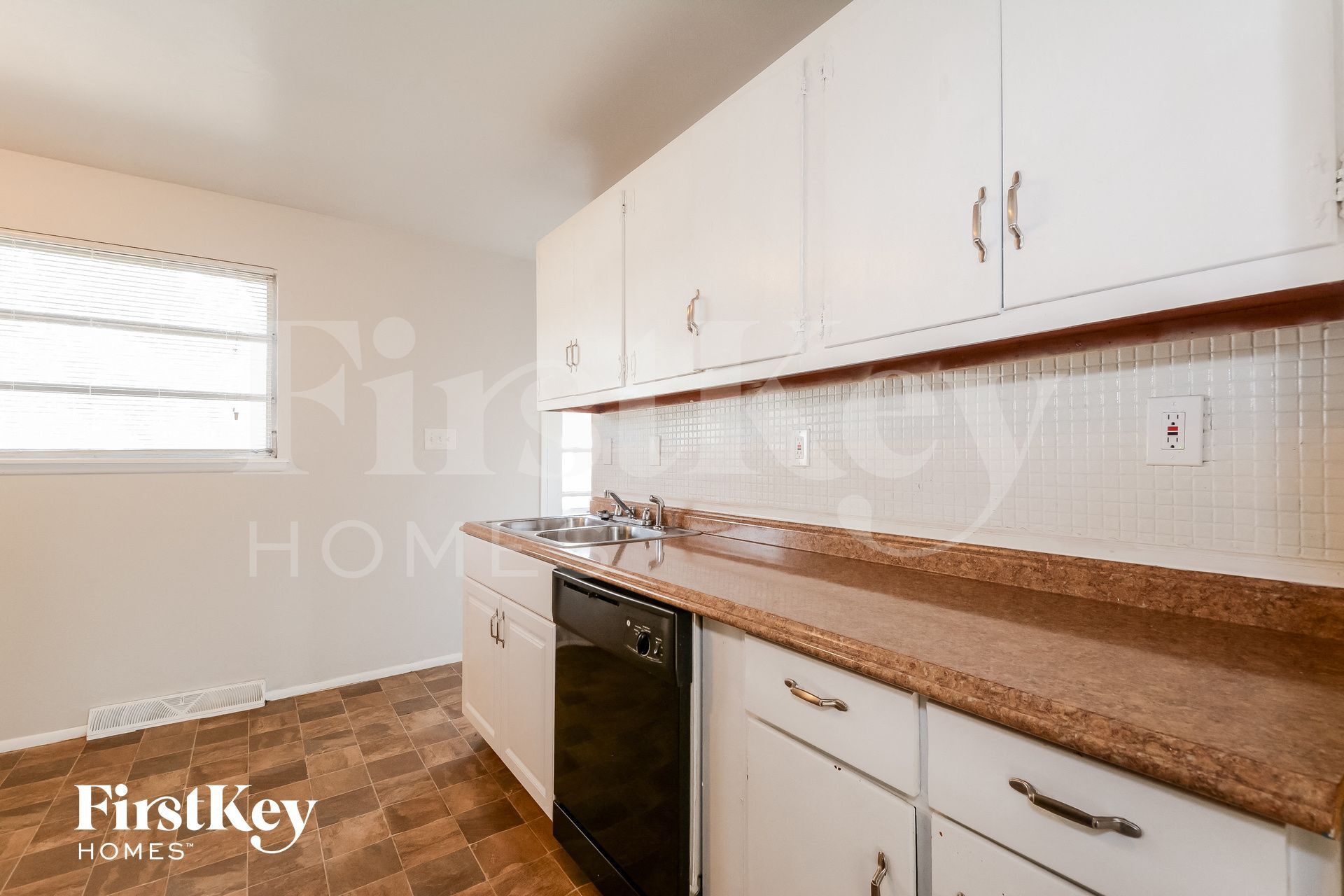 Building Photo - 623 Holiday Ave