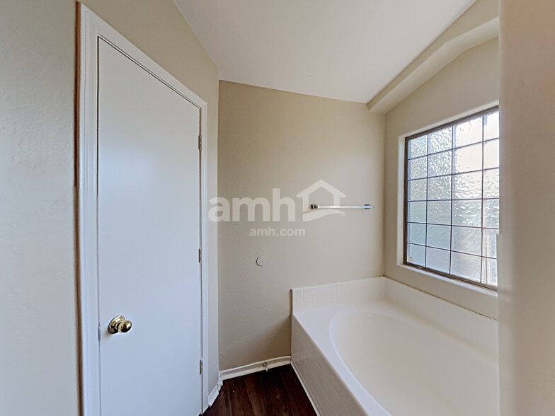 Building Photo - 7364 W Ocotillo Rd