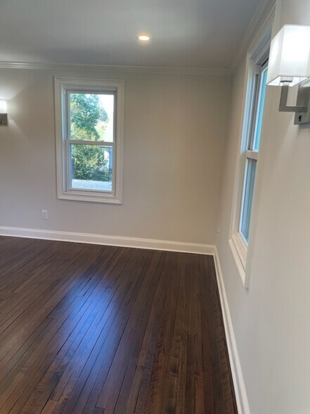 Building Photo - 32 Oakland St