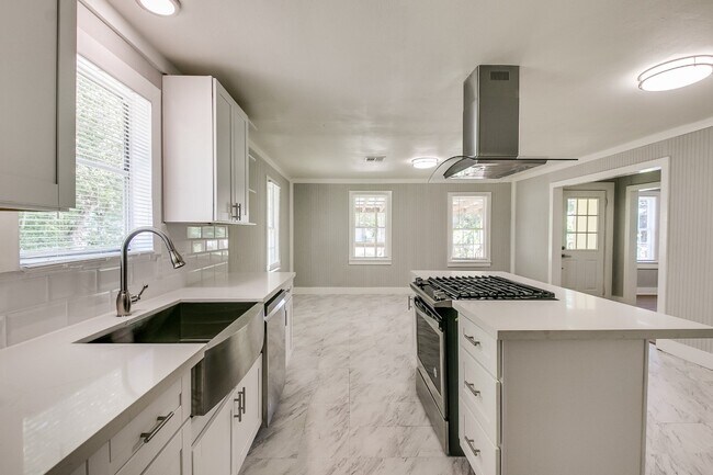 Building Photo - 3901 McKinney Dr