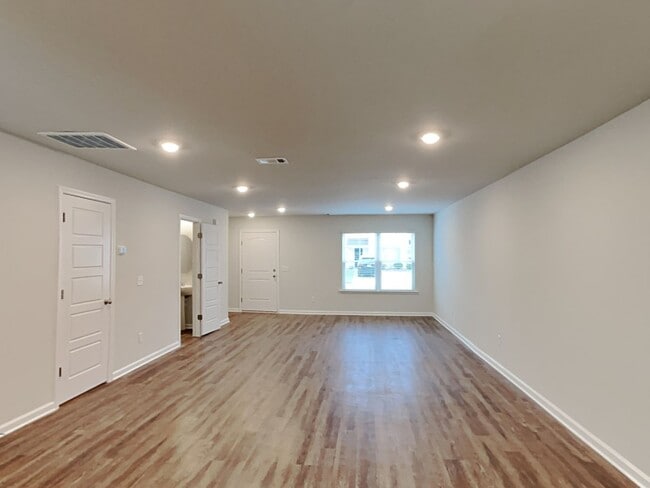 Building Photo - 10 Cardinal Ct