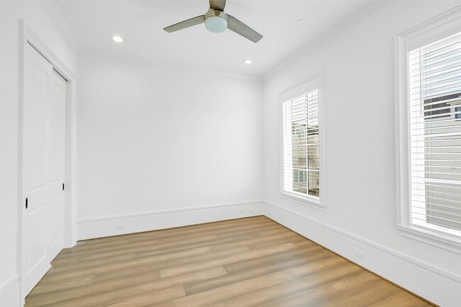 Building Photo - 39 Crain Sq Blvd
