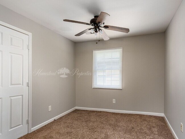 Building Photo - Updated 3 Bedroom / 2 Bath Home on Lamont