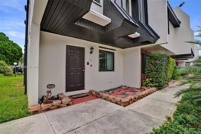 Building Photo - 5555 Ludlam Rd