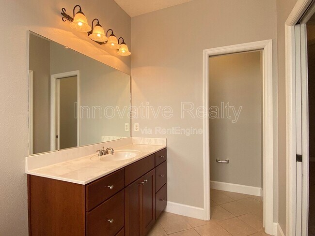 Building Photo - 332 E Kaley St