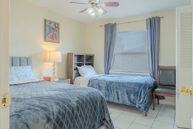 Building Photo - 6203 Tebbetts Dr