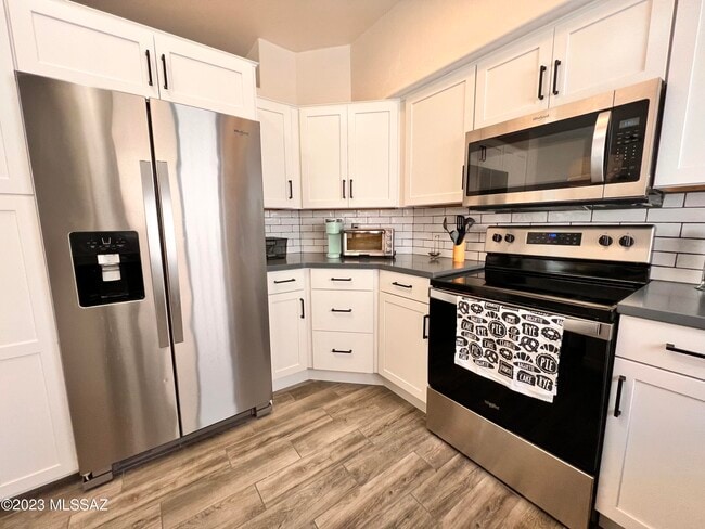 Building Photo - 5848 Bright Star Dr