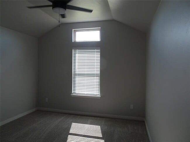 Building Photo - 8412 Pinewood Dr