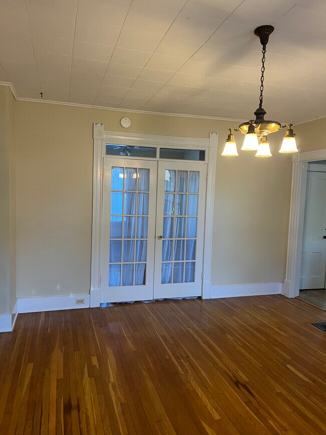 Building Photo - 13 Clark St