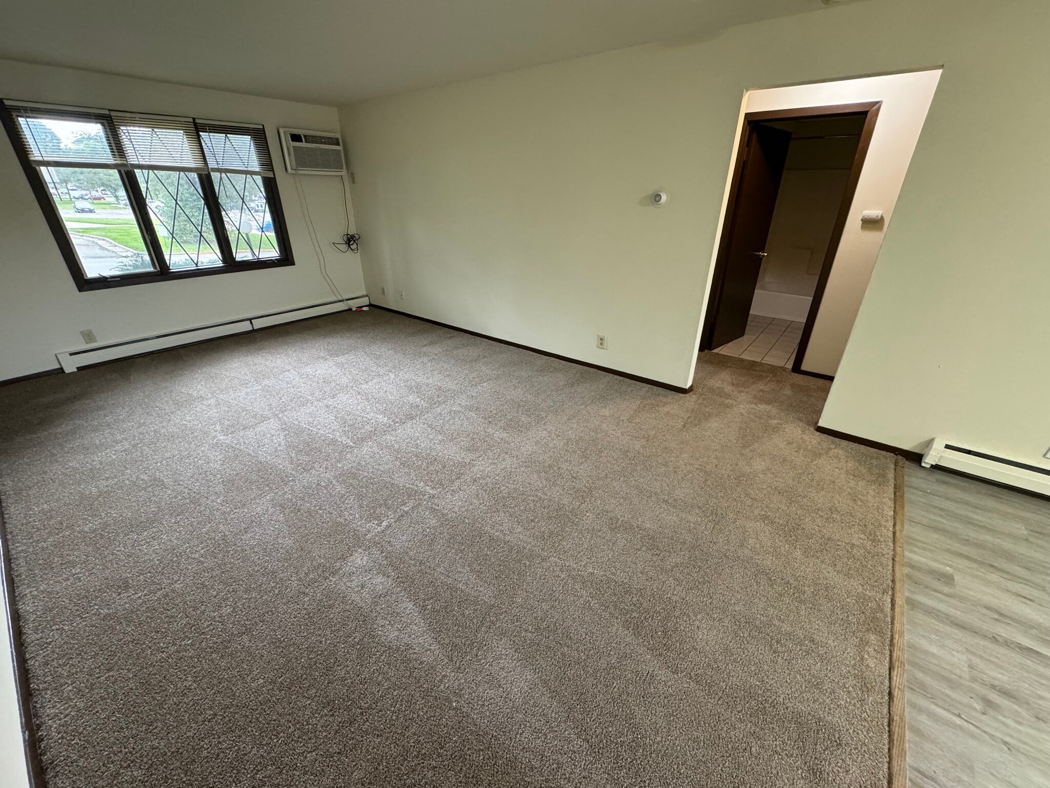 Building Photo - 2355 Chalet Gardens Rd