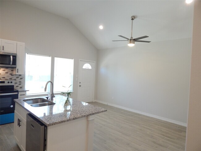 Building Photo - 230 Northlawn St