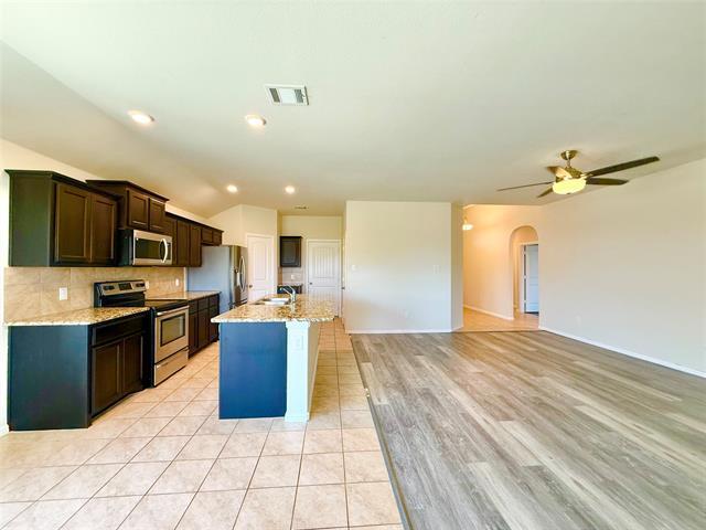 Building Photo - 240 Crowfoot Dr