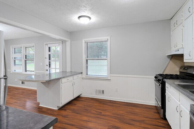 Building Photo - Spacious 4BR House in Lawrenceville