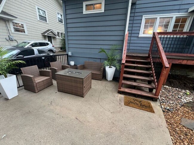 Building Photo - 616 W 63rd St