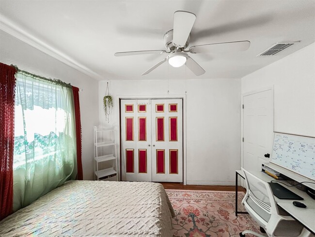 Building Photo - Fully Updated and Move-In Ready St. Pete Home – Minutes to Downtown & Beach - 2bed | 1bath