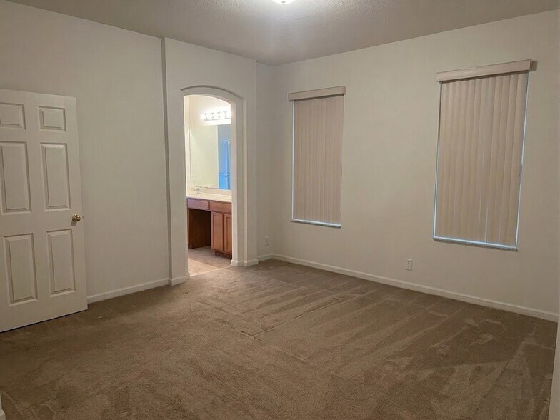 Building Photo - 465 Victoria Hills Dr