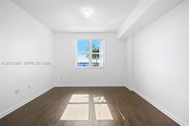 Building Photo - 7910 Harbor Island Dr