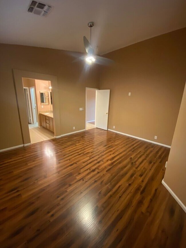 Building Photo - Beautiful 3-Bedroom Home with Vaulted Ceilings & Private Fenced Yard