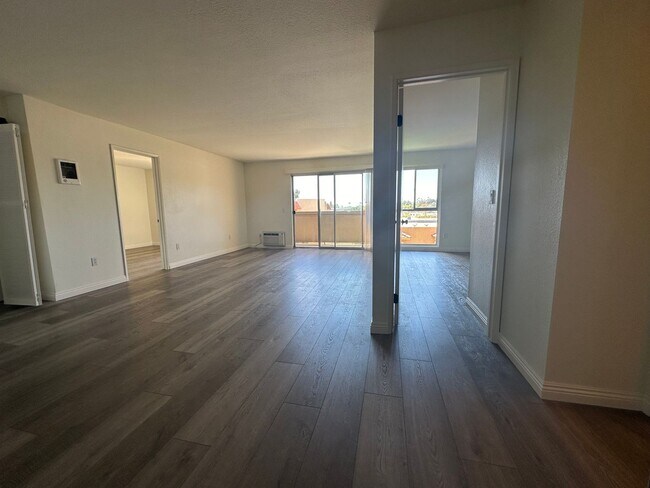 Building Photo - Quiet 2 Bedroom 2 Bathroom Minutes From SDSU