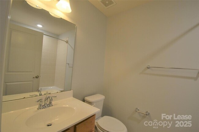Building Photo - 1606 Fleetwood Dr
