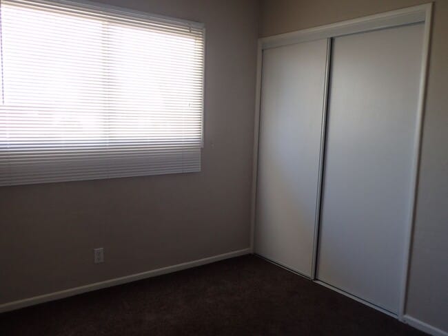 Building Photo - 229 Kashmir Ln