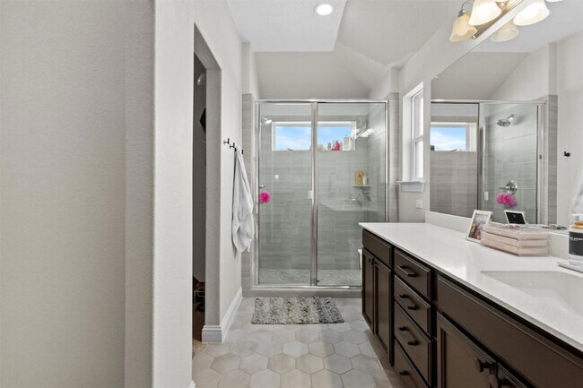 Building Photo - 324 Gaida Loop