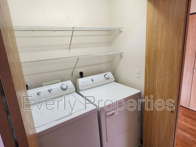 Building Photo - 6935 70th Ct