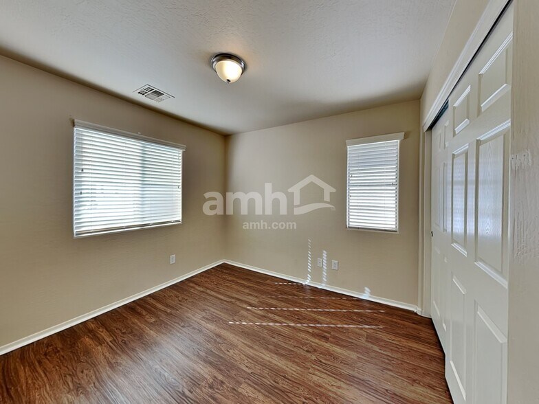 Building Photo - 15031 N 142nd Ln