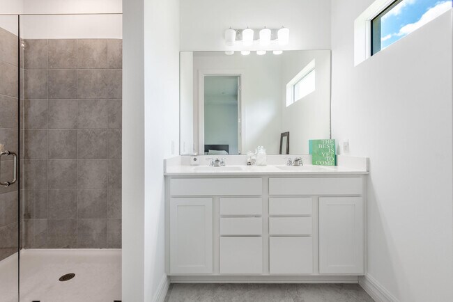 Building Photo - 6082 Carre Wy