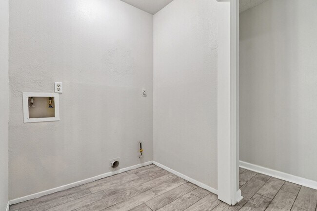Building Photo - 11306 Bayou Pl Ln