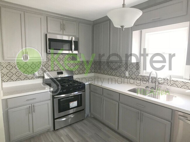 Building Photo - 2Bed/1Bath w/office in Central Mcallen ( Laurel and 10th )