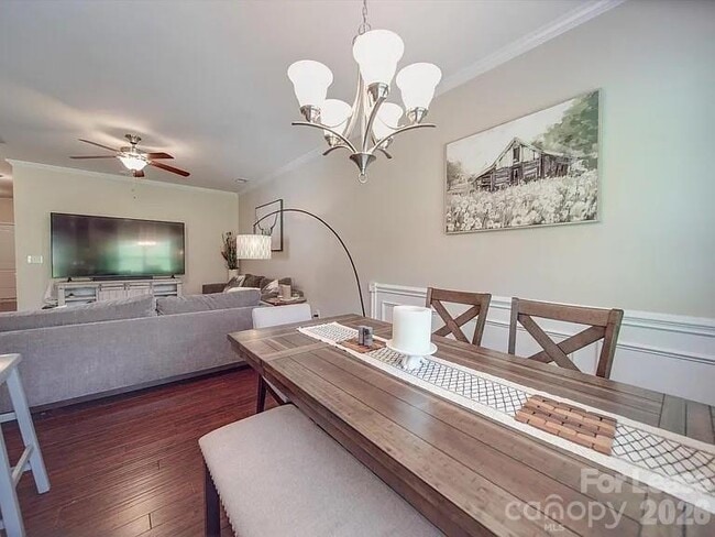 Building Photo - 5657 Tipperlinn Way