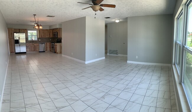 Building Photo - Beautifully Renovated Canal Home