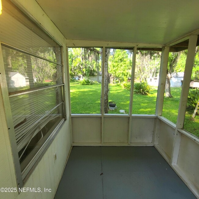 Building Photo - 1420 Lake Disston Dr