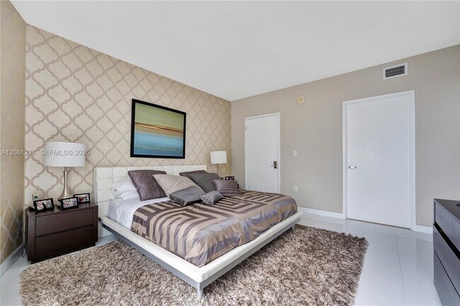 Building Photo - 250 Sunny Isles Blvd