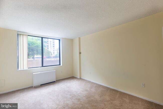 Building Photo - 3705 S George Mason Dr