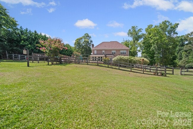 Building Photo - 7107 Nesbit Rd