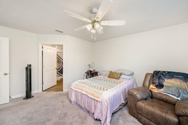 Building Photo - Charming 4-Bed Home in Quiet DeFuniak Springs Neighborhood!