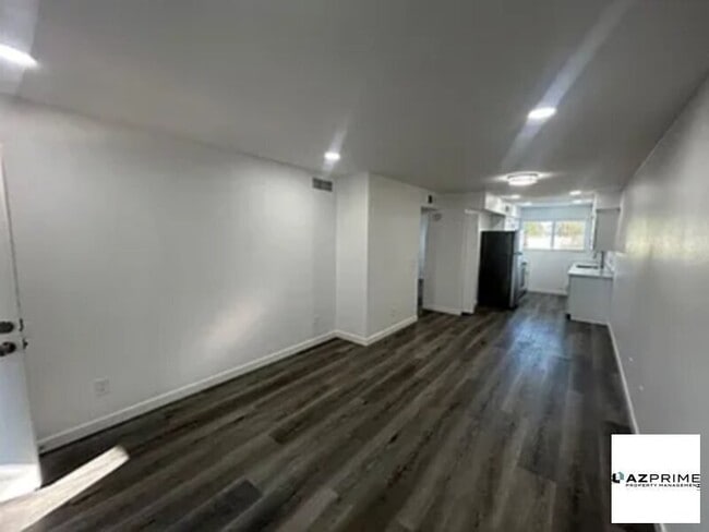 Building Photo - Single family residence