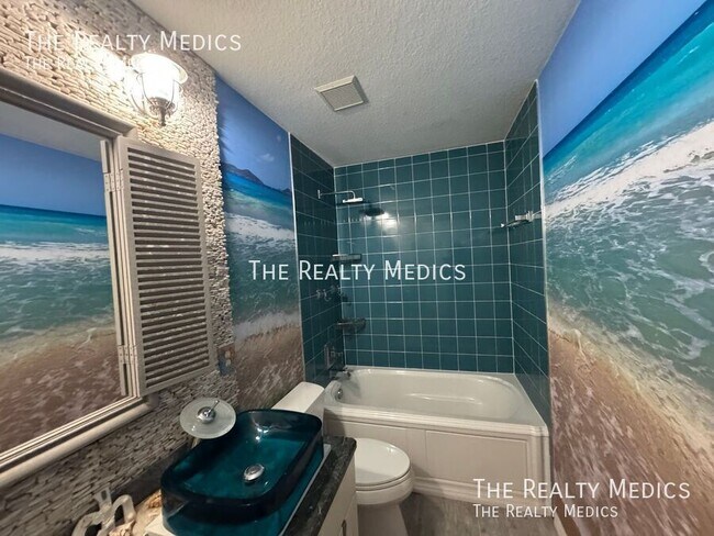 Building Photo - 1328 Karok St