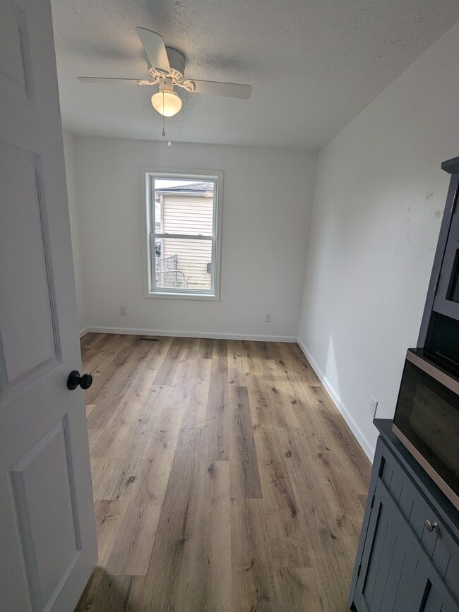 Building Photo - 1327 E 359th St
