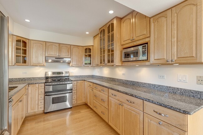 Building Photo - 317 E Valley Ln
