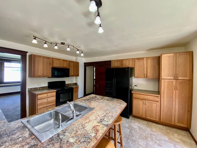 Building Photo - $2,200 - 4 Bed / 3 Bath Beautiful Home in ...