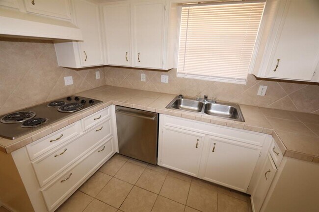 Building Photo - 9846 Sagepike Dr